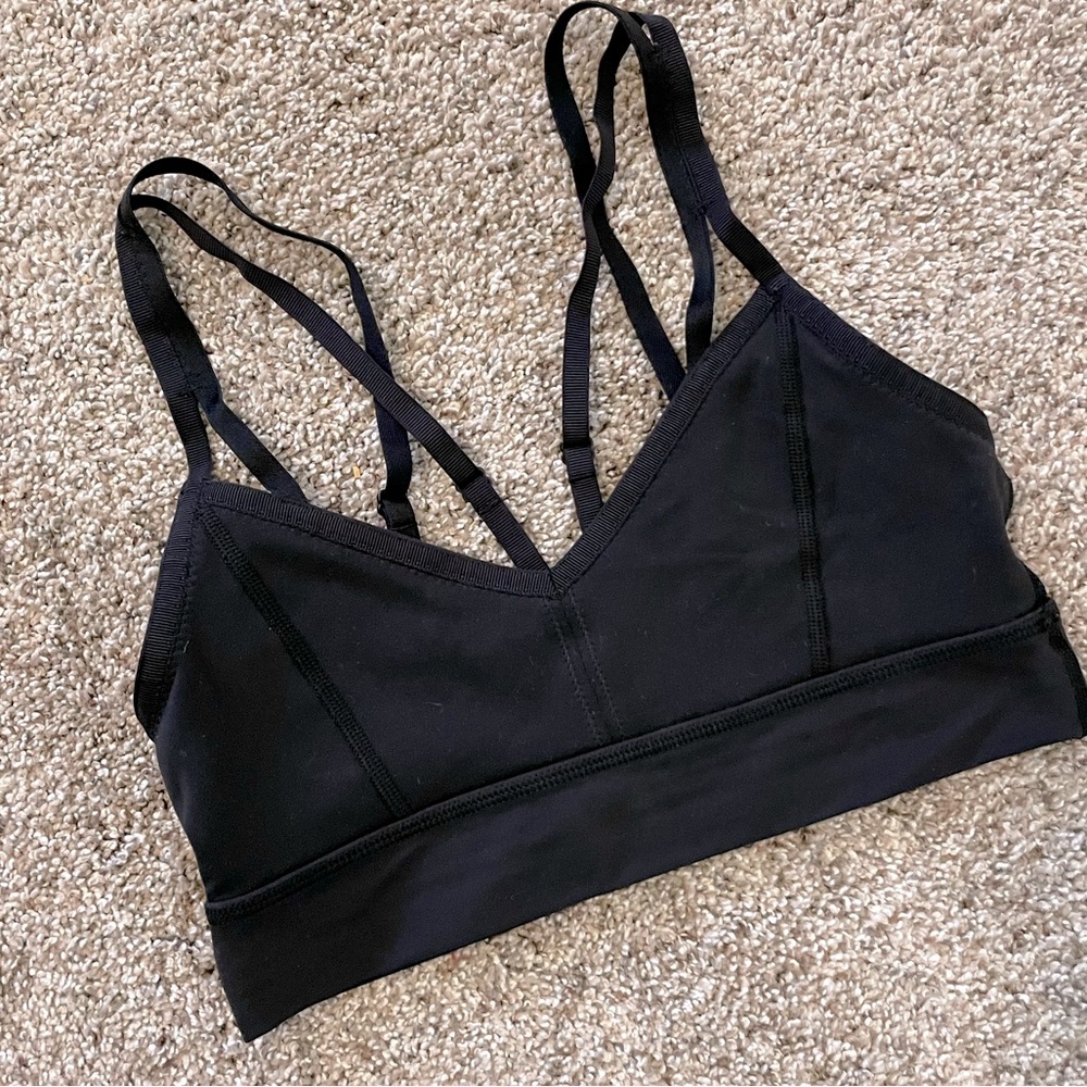 Lululemon size 4 sports bra